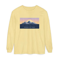 Yellow long-sleeved T-shirt with mountain and ocean graphic for outdoor enthusiasts