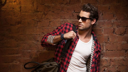 8 Men’s and Women’s Casual Clothing Pieces for Easy, Everyday Style