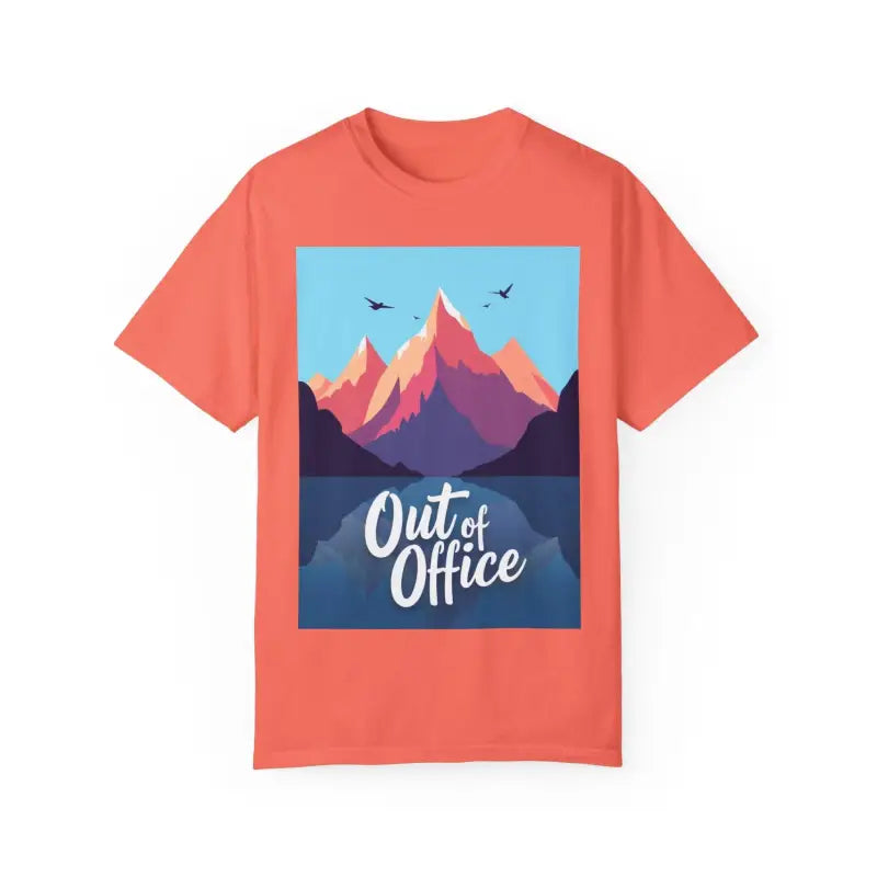 Coral t-shirt featuring mountain graphic, ideal for hiking and skiing activities