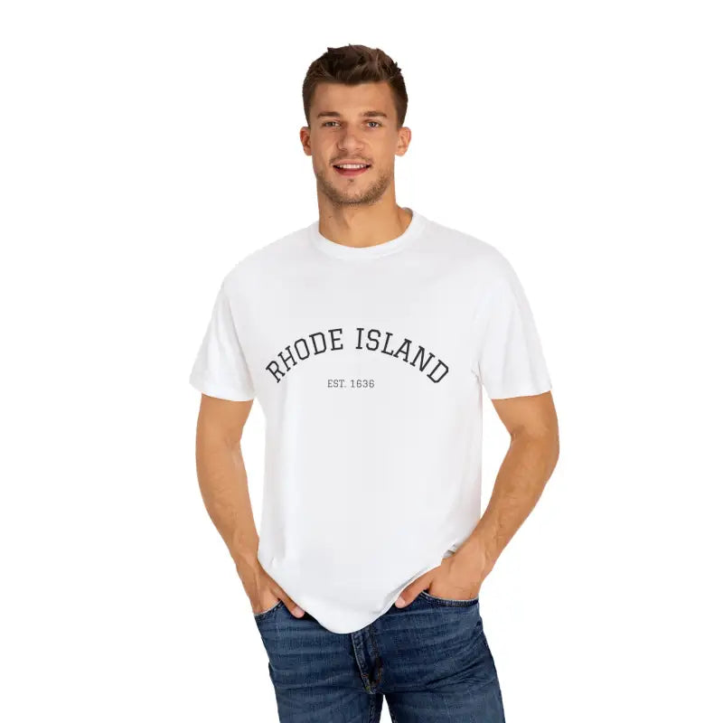 White short-sleeved crew neck T-shirt with Rhode Island Est 1636 print